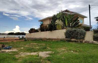 Imagem: O terreno possui 360m² de Área e está localizado em Senador