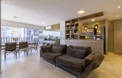 Imagem: O apartamento possui 3 Dormitórios, 2 Banheiros, 2 Vagas na