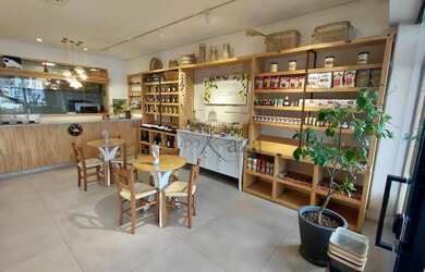 Imagem: O depósito possui 5 Vagas na garagem e 64m² de Área e está