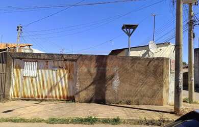 Imagem 2: QNQ 02 Lote de esquina com 2 casas independentes ideal para renda ou investimento...