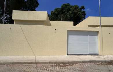 Imagem: A casa possui 2 Dormitórios, 2 Banheiros, 1 Vaga na garagem