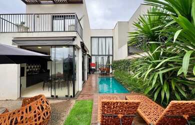 Imagem: A casa em condomínio à venda possui 3 Dormitórios, 3 Banheiros