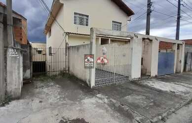 Imagem: A casa possui 1 Dormitório, 1 Banheiro, 1 Vaga na garagem e