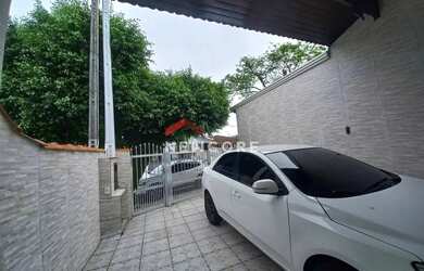 Imagem: A casa possui 3 Dormitórios, 3 Banheiros, 2 Vagas na garagem