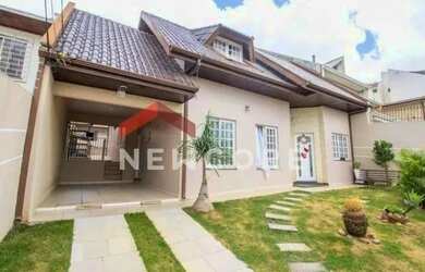 Imagem: A casa possui 4 Dormitórios, 3 Banheiros, 2 Vagas na garagem