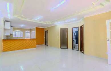 Imagem: A casa possui 5 Dormitórios, 3 Banheiros, 3 Vagas na garagem