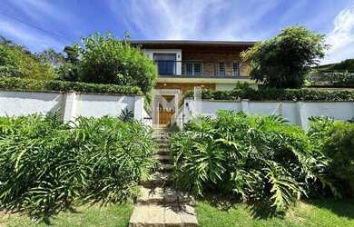 Imagem: A casa em condomínio possui 3 Dormitórios, 3 Banheiros, 2