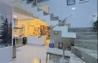 Imagem: A casa possui 3 Dormitórios, 4 Banheiros, 4 Vagas na garagem