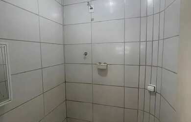 Imagem: A casa possui 1 Dormitório, 1 Banheiro, 1 Vaga na garagem