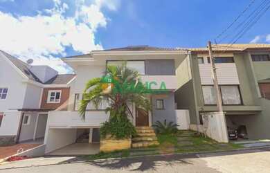 Imagem: A casa possui 4 Dormitórios, 4 Banheiros, 3 Vagas na garagem