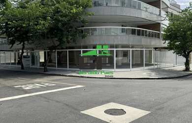 Imagem: O apartamento possui 3 Dormitórios, 1 Banheiro, 2 Vagas na