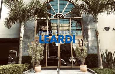 Imagem: O depósito possui 1 Vaga na garagem, 42m² de Área e está