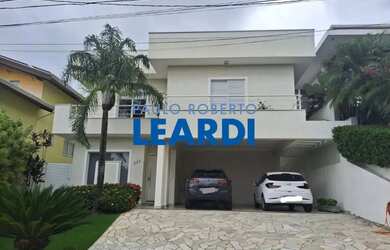 Imagem: A casa em condomínio possui 3 Dormitórios, 5 Banheiros, 4