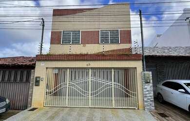 Imagem: A casa possui 5 Dormitórios, 5 Banheiros, 3 Vagas na garagem