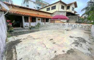 Imagem: A casa possui 2 Dormitórios, 2 Banheiros, 2 Vagas na garagem