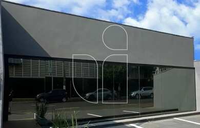 Imagem: O depósito possui 3 Vagas na garagem e 200m² de Área e está