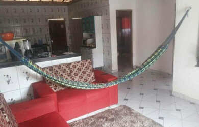 Imagem: A casa possui 2 Dormitórios, 2 Banheiros, 2 Vagas na garagem