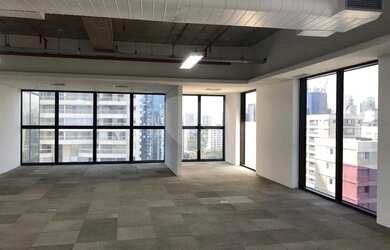 Imagem: O depósito possui 5 Vagas na garagem, 510m² de Área e está