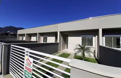 Imagem: A casa possui 2 Dormitórios, 1 Banheiro, 1 Vaga na garagem