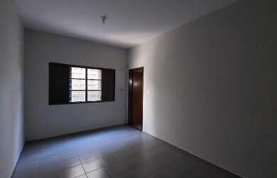 Imagem: A casa possui 5 Dormitórios, 5 Banheiros, 2 Vagas na garagem