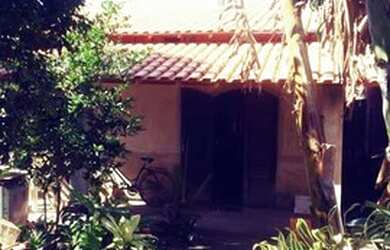 Imagem: A casa possui 2 Dormitórios, 2 Banheiros, 2 Vagas na garagem