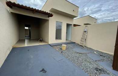 Imagem: A casa possui 2 Dormitórios, 2 Banheiros, 4 Vagas na garagem