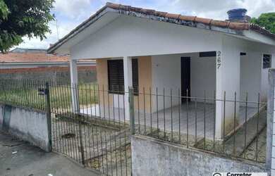 Imagem: A casa possui 3 Dormitórios, 2 Banheiros, 200m² de Área e