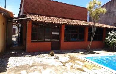 Imagem: A casa possui 5 Dormitórios, 5 Banheiros, 4 Vagas na garagem