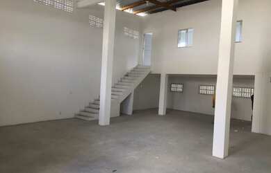 Imagem: O depósito possui 160m² de Área e está localizado em Itapuã