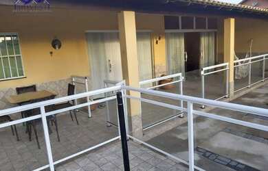 Imagem: A casa possui 3 Dormitórios, 3 Banheiros, 450m² de Área e