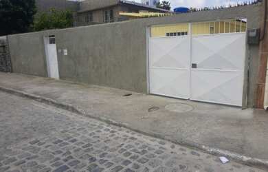 Imagem: A casa possui 5 Dormitórios, 2 Banheiros, 5 Vagas na garagem