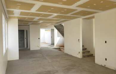 Imagem: A casa em condomínio possui 3 Dormitórios, 4 Banheiros, 4