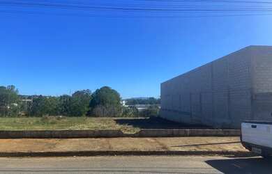 Imagem: O terreno possui 600m² de Área e está localizado em Jardim