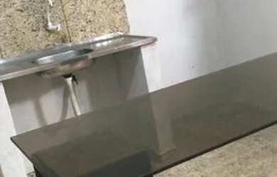 Imagem: A casa possui 1 Dormitório, 1 Banheiro, 1 Vaga na garagem e