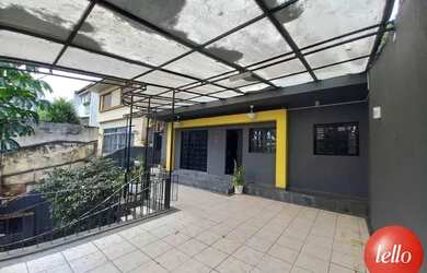 Imagem: A casa possui 4 Dormitórios, 4 Banheiros, 5 Vagas na garagem