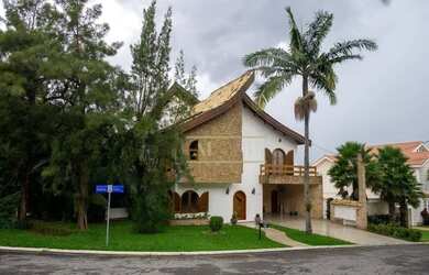 Imagem: A casa em condomínio possui 4 Dormitórios, 5 Banheiros, 4