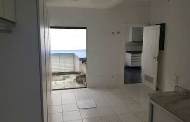 Imagem: A casa em condomínio possui 5 Dormitórios, 5 Banheiros, 3