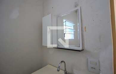 Imagem: A casa possui 1 Dormitório, 2 Banheiros, 2 Vagas na garagem