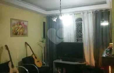 Imagem: A casa possui 4 Dormitórios, 2 Banheiros, 4 Vagas na garagem