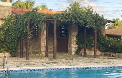 Imagem: A casa possui 4 Dormitórios e 5 Banheiros e está localizado