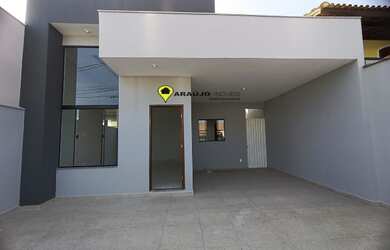 Imagem: A casa possui 3 Dormitórios, 2 Banheiros, 4 Vagas na garagem