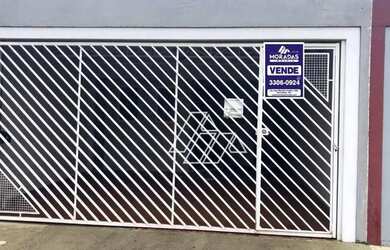 Imagem: A casa à venda possui 2 Dormitórios, 1 Banheiro, 2 Vagas na