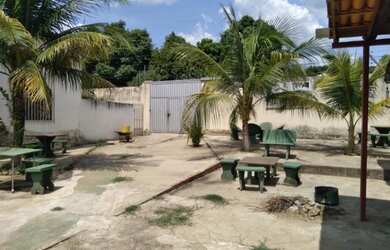 Imagem: A casa possui 5 Dormitórios, 5 Banheiros, 5 Vagas na garagem