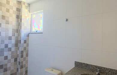 Imagem: A casa possui 2 Dormitórios, 1 Banheiro, 2 Vagas na garagem