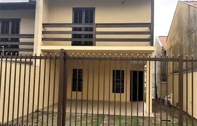 Imagem: A casa possui 3 Dormitórios, 4 Banheiros, 2 Vagas na garagem