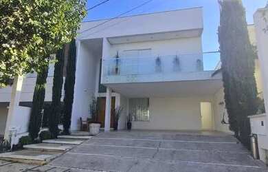 Imagem: A casa possui 3 Dormitórios, 5 Banheiros, 5 Vagas na garagem