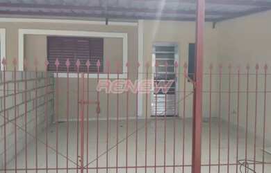 Imagem: A casa possui 2 Dormitórios, 1 Banheiro, 1 Vaga na garagem