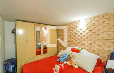 Imagem: A casa possui 3 Dormitórios, 5 Banheiros, 3 Vagas na garagem