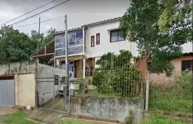 Imagem: A casa possui 4 Dormitórios, 4 Banheiros, 5 Vagas na garagem