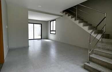 Imagem: A casa em condomínio possui 4 Dormitórios, 3 Banheiros, 2